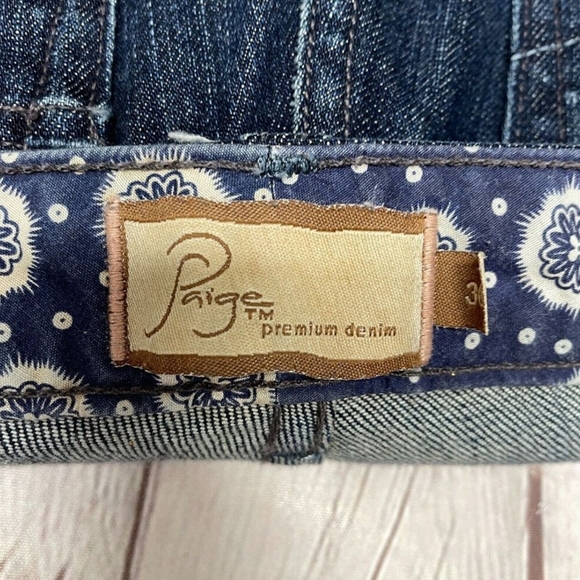 Floral Green Blouse with Dark Jeans - Picture 8 of 14